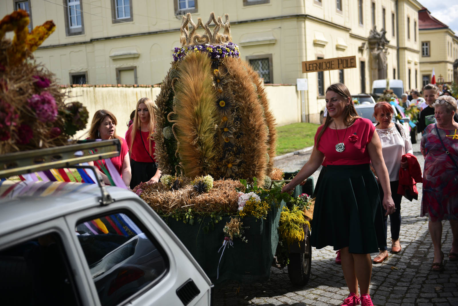 W Legnickim Polu dziękują rolnikom za plony i świętują