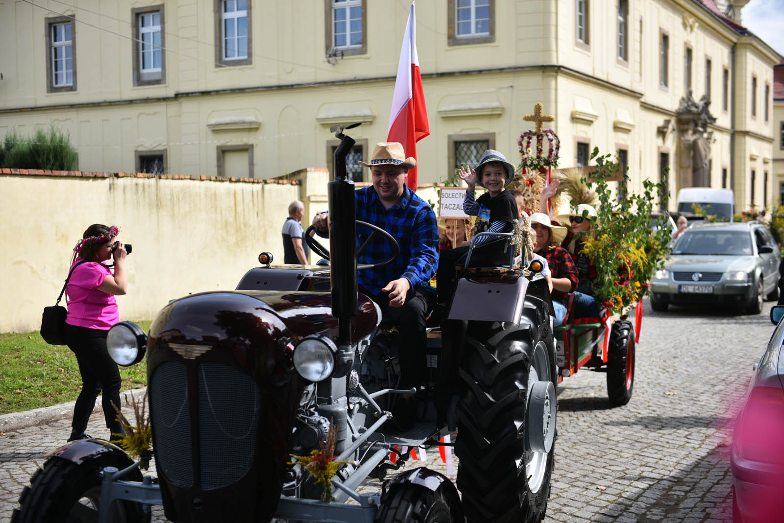 W Legnickim Polu dziękują rolnikom za plony i świętują