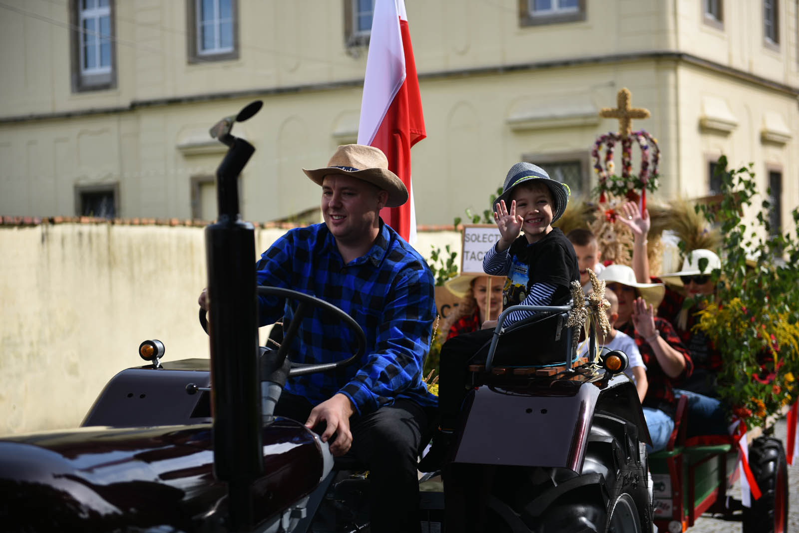 W Legnickim Polu dziękują rolnikom za plony i świętują