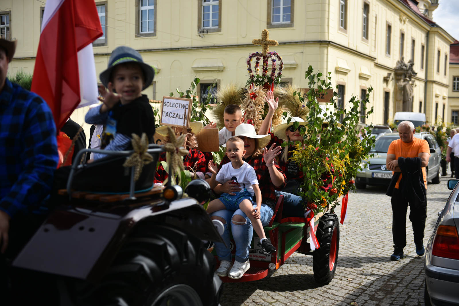 W Legnickim Polu dziękują rolnikom za plony i świętują
