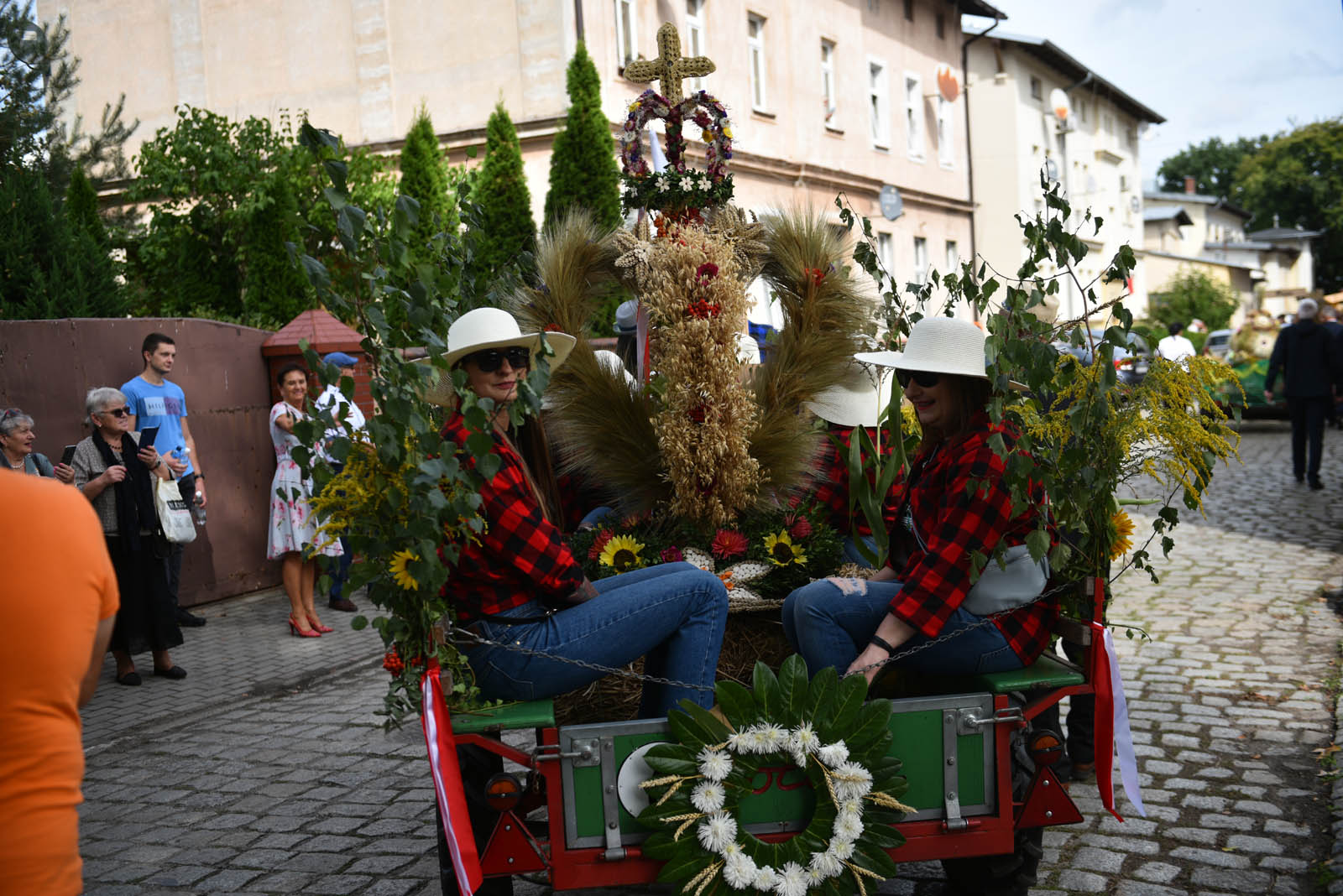 W Legnickim Polu dziękują rolnikom za plony i świętują