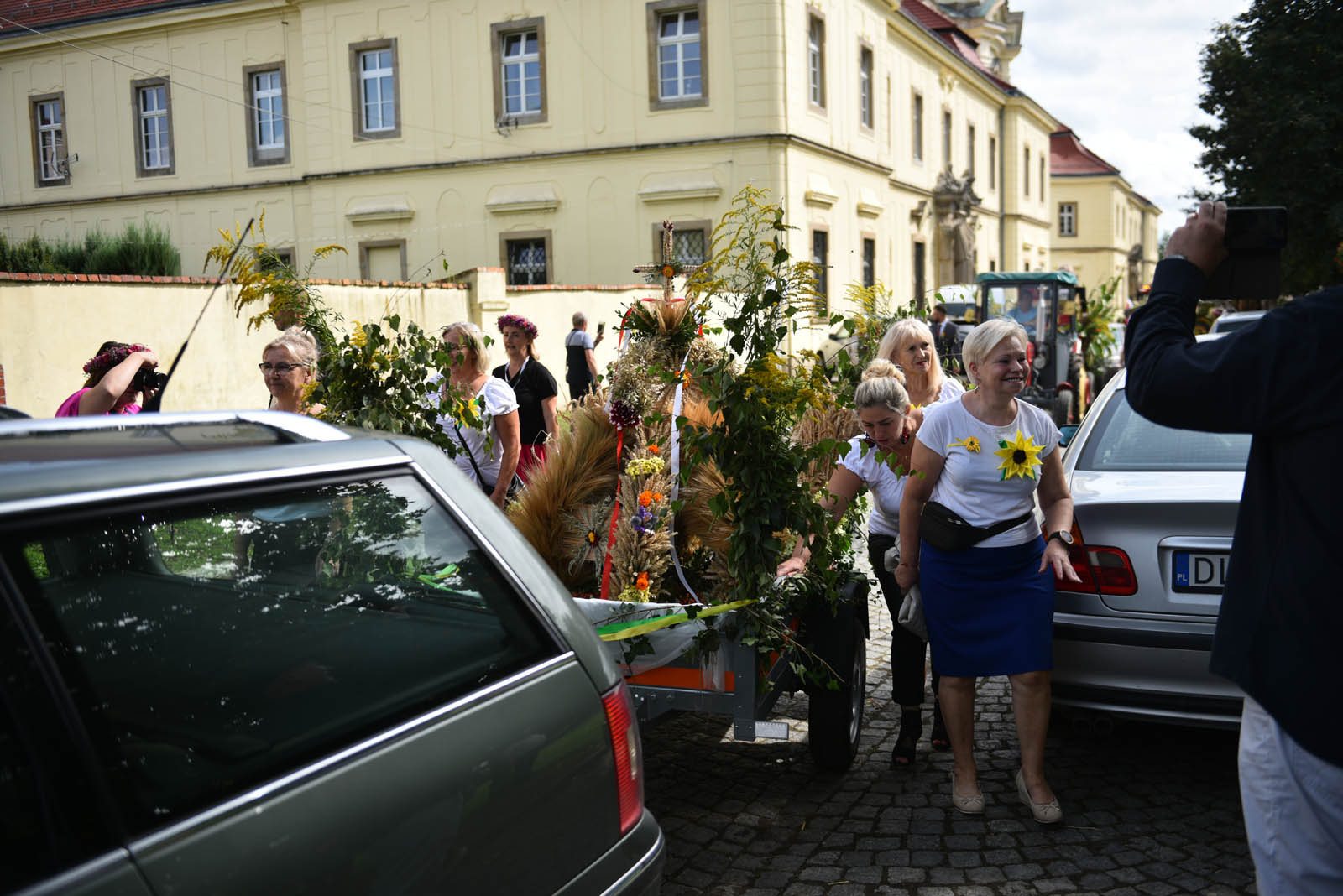 W Legnickim Polu dziękują rolnikom za plony i świętują