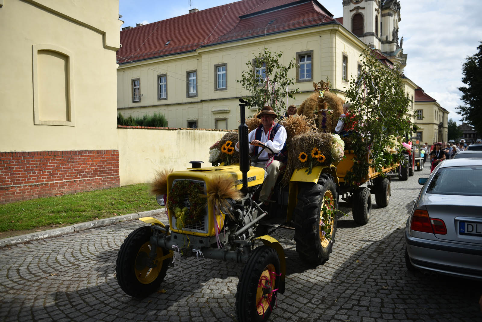 W Legnickim Polu dziękują rolnikom za plony i świętują