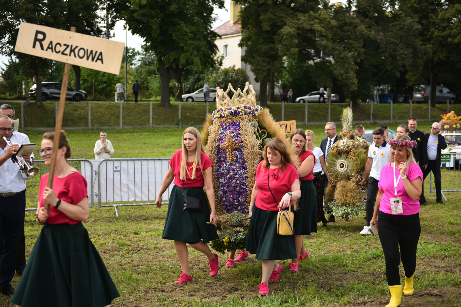 W Legnickim Polu dziękują rolnikom za plony i świętują