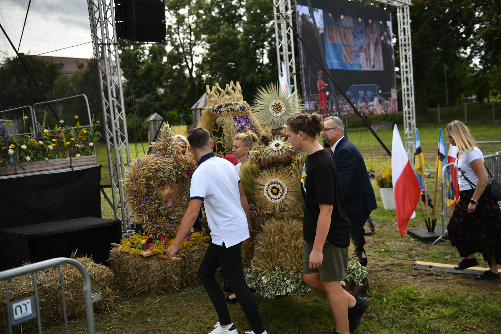 W Legnickim Polu dziękują rolnikom za plony i świętują