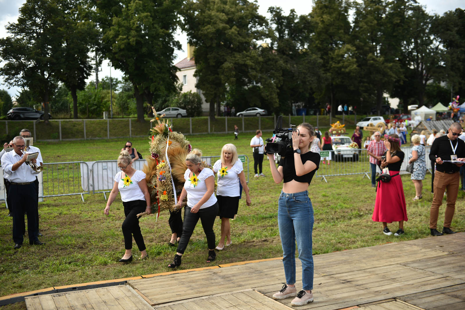 W Legnickim Polu dziękują rolnikom za plony i świętują