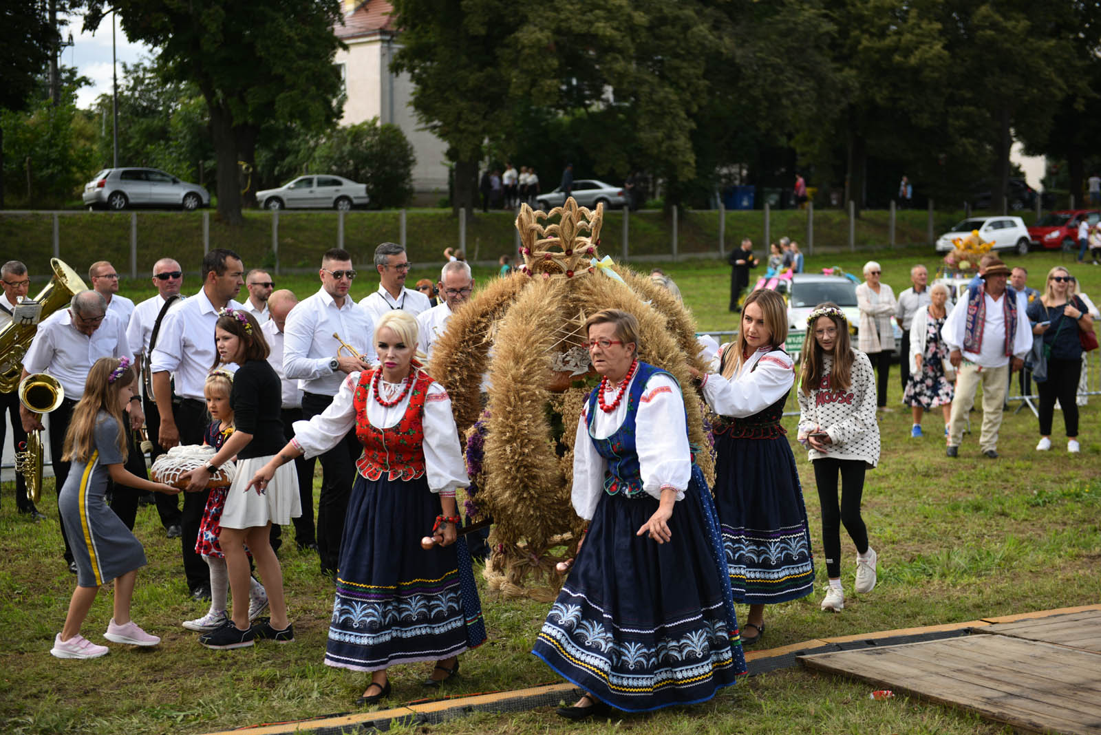 W Legnickim Polu dziękują rolnikom za plony i świętują