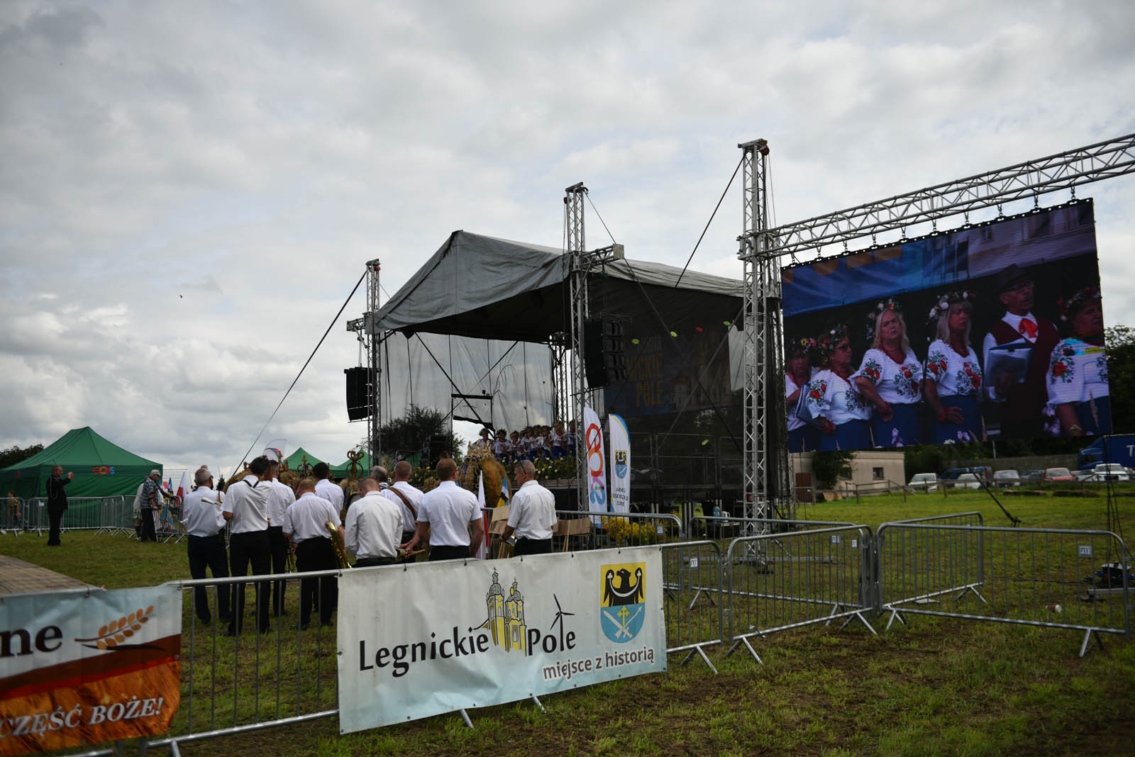 W Legnickim Polu dziękują rolnikom za plony i świętują