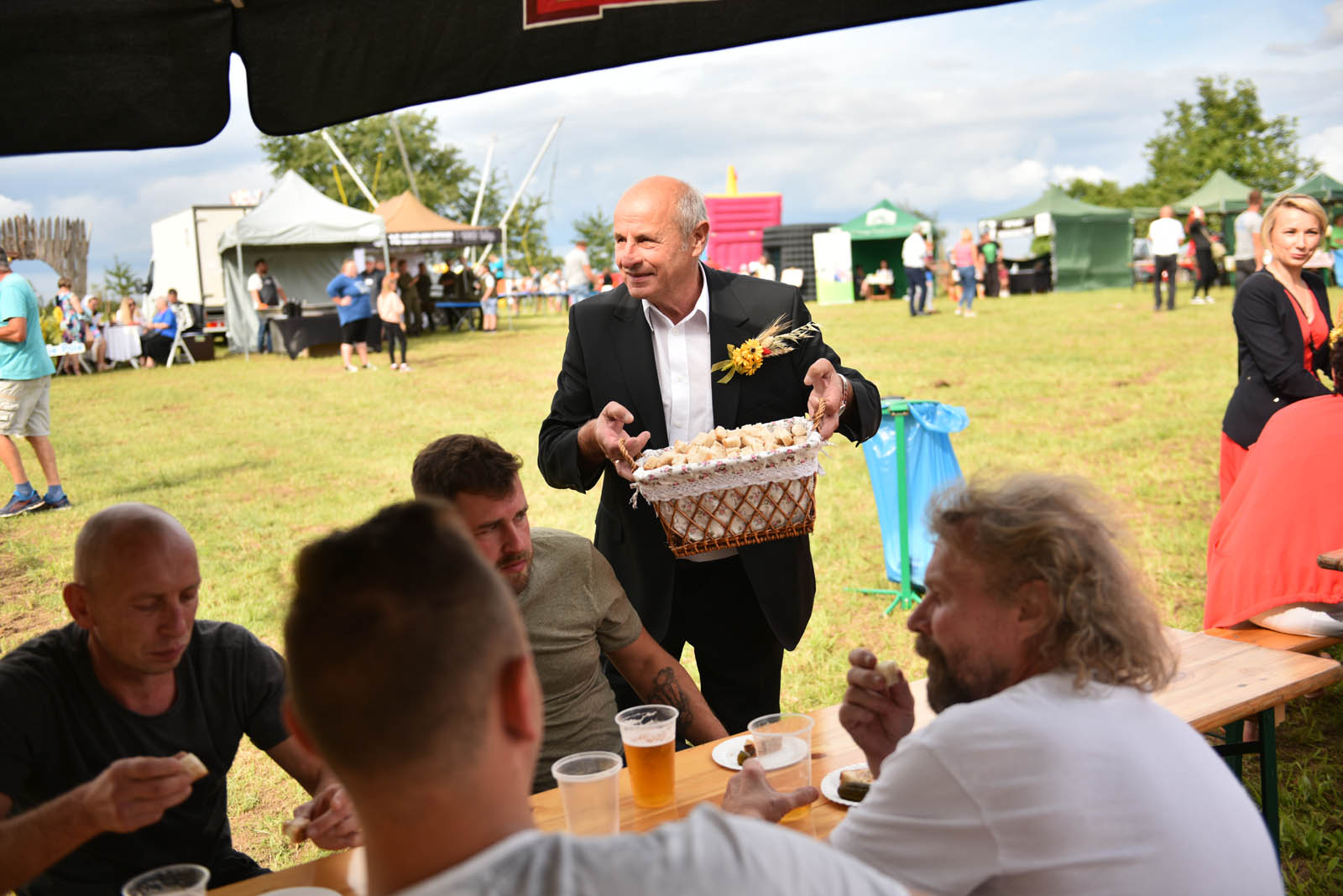 W Legnickim Polu dziękują rolnikom za plony i świętują