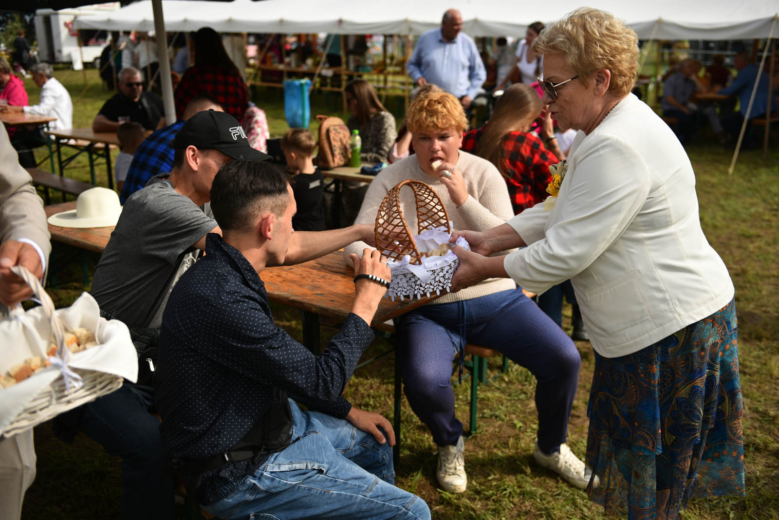 W Legnickim Polu dziękują rolnikom za plony i świętują