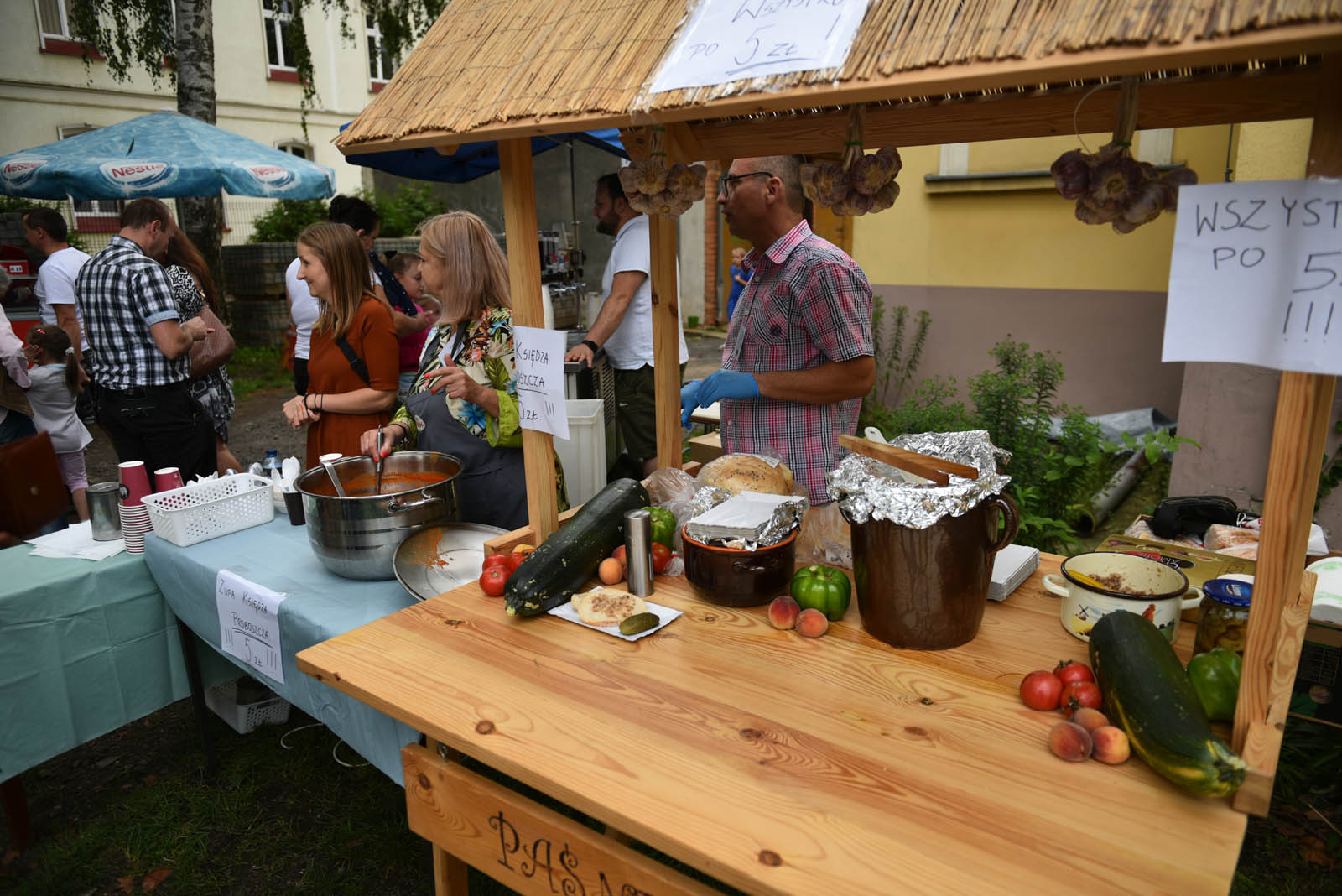 Degustowali zupę proboszcza i tańczyli Belgijkę na pikniku