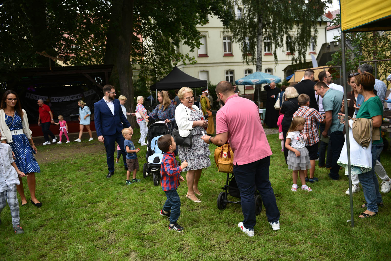Degustowali zupę proboszcza i tańczyli Belgijkę na pikniku
