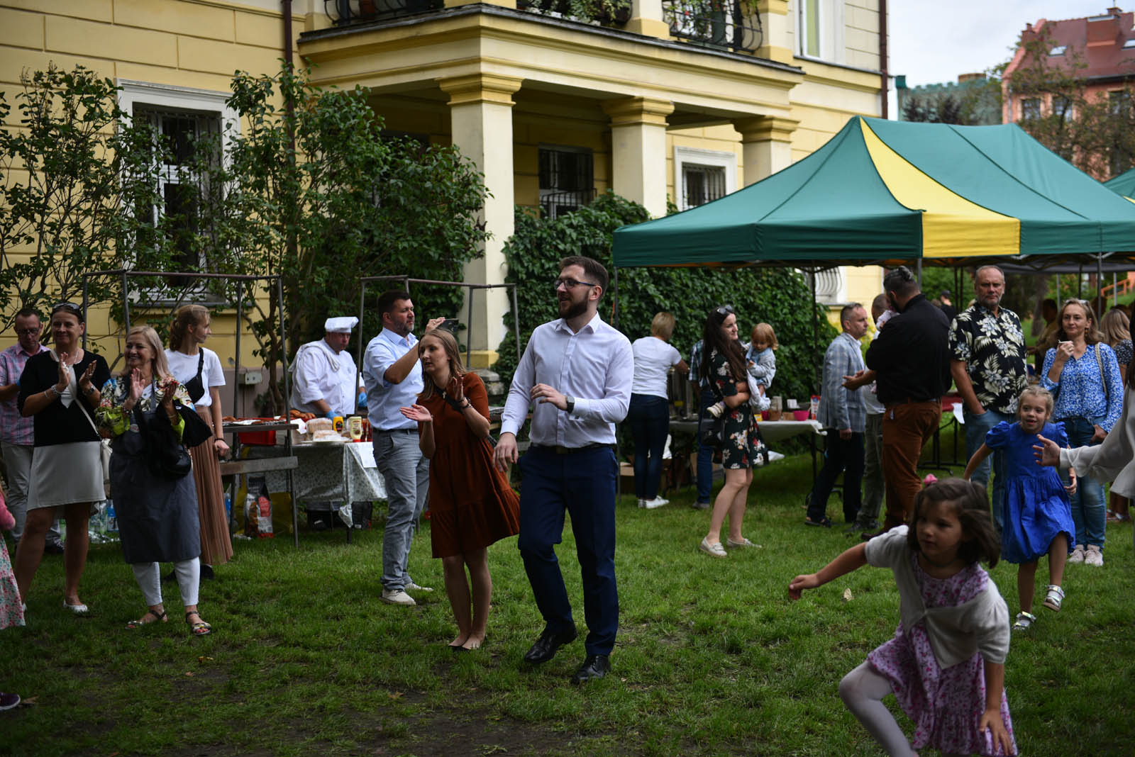 Degustowali zupę proboszcza i tańczyli Belgijkę na pikniku