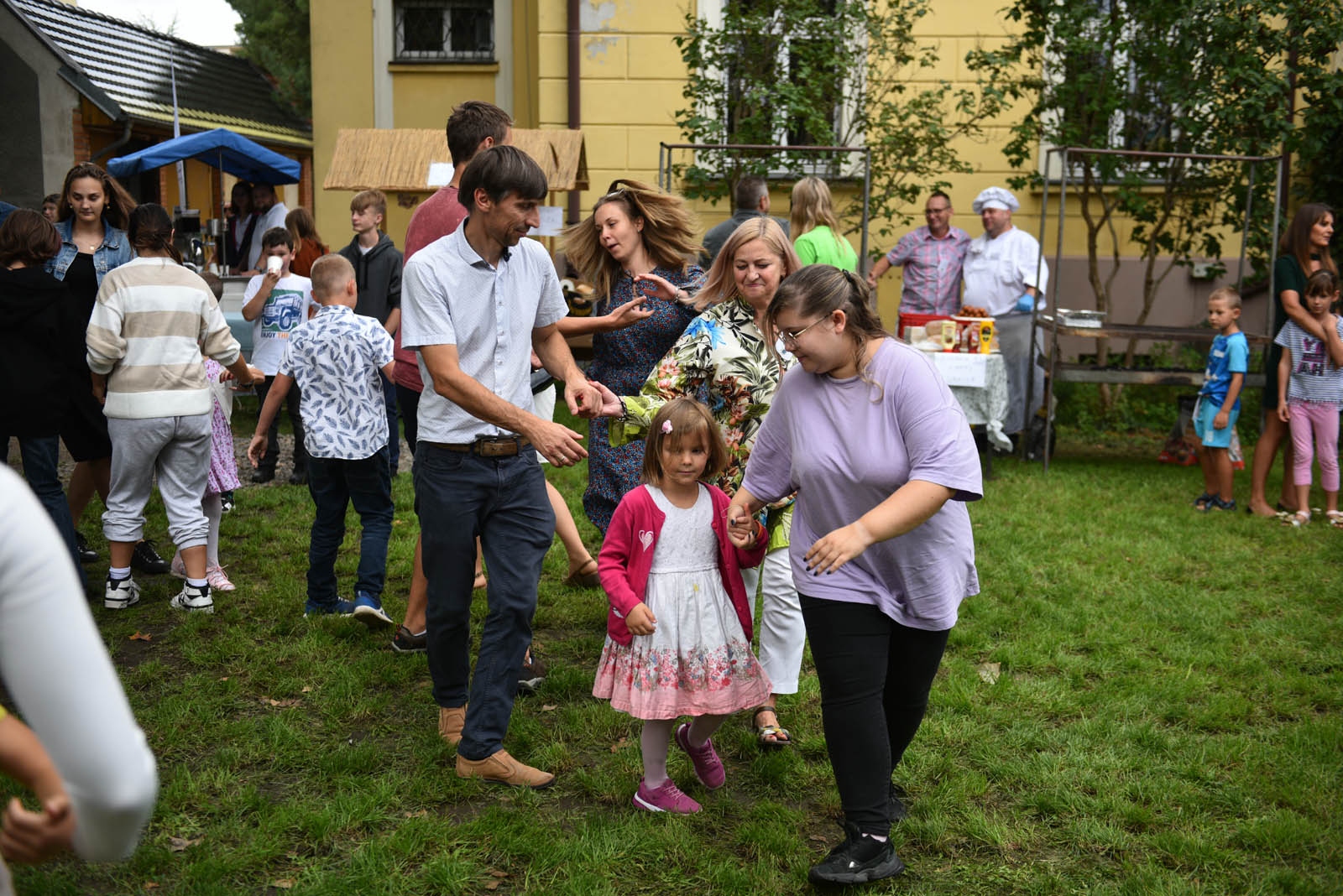 Degustowali zupę proboszcza i tańczyli Belgijkę na pikniku