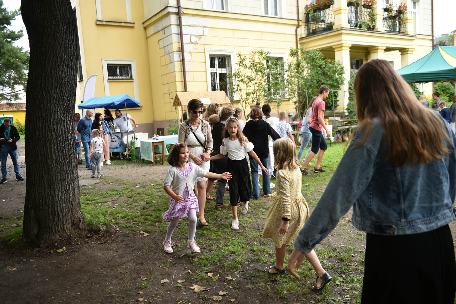 Degustowali zupę proboszcza i tańczyli Belgijkę na pikniku
