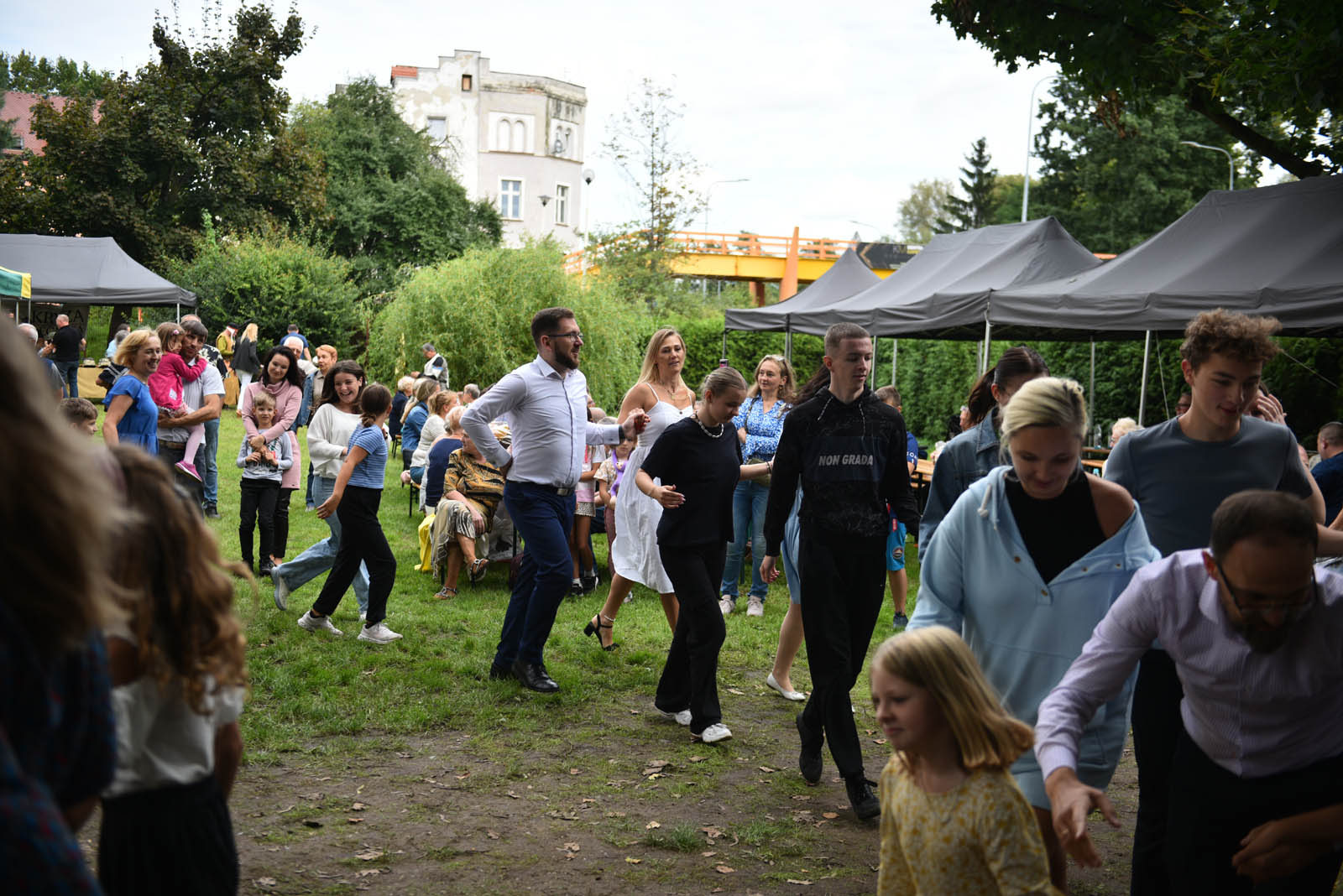 Degustowali zupę proboszcza i tańczyli Belgijkę na pikniku