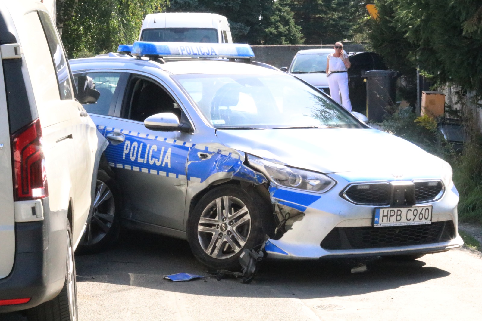 Uszkodził trzy samochody, w tym jeden radiowóz. Trafi przed sąd