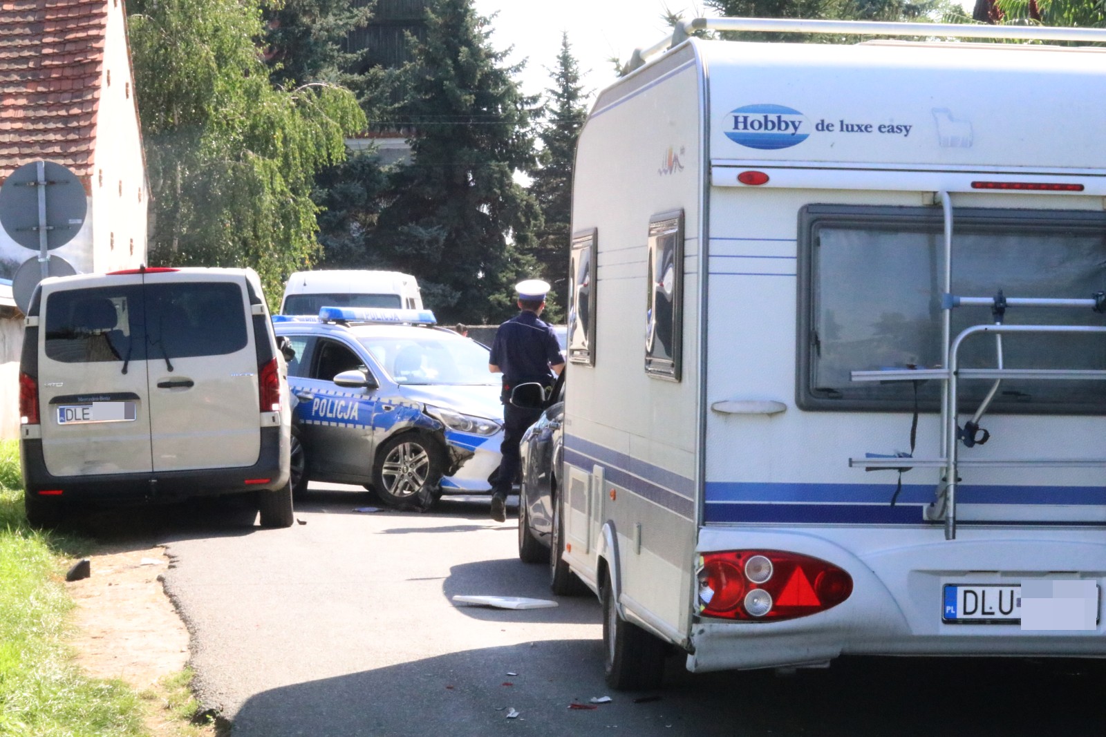 Uszkodził trzy samochody, w tym jeden radiowóz. Trafi przed sąd