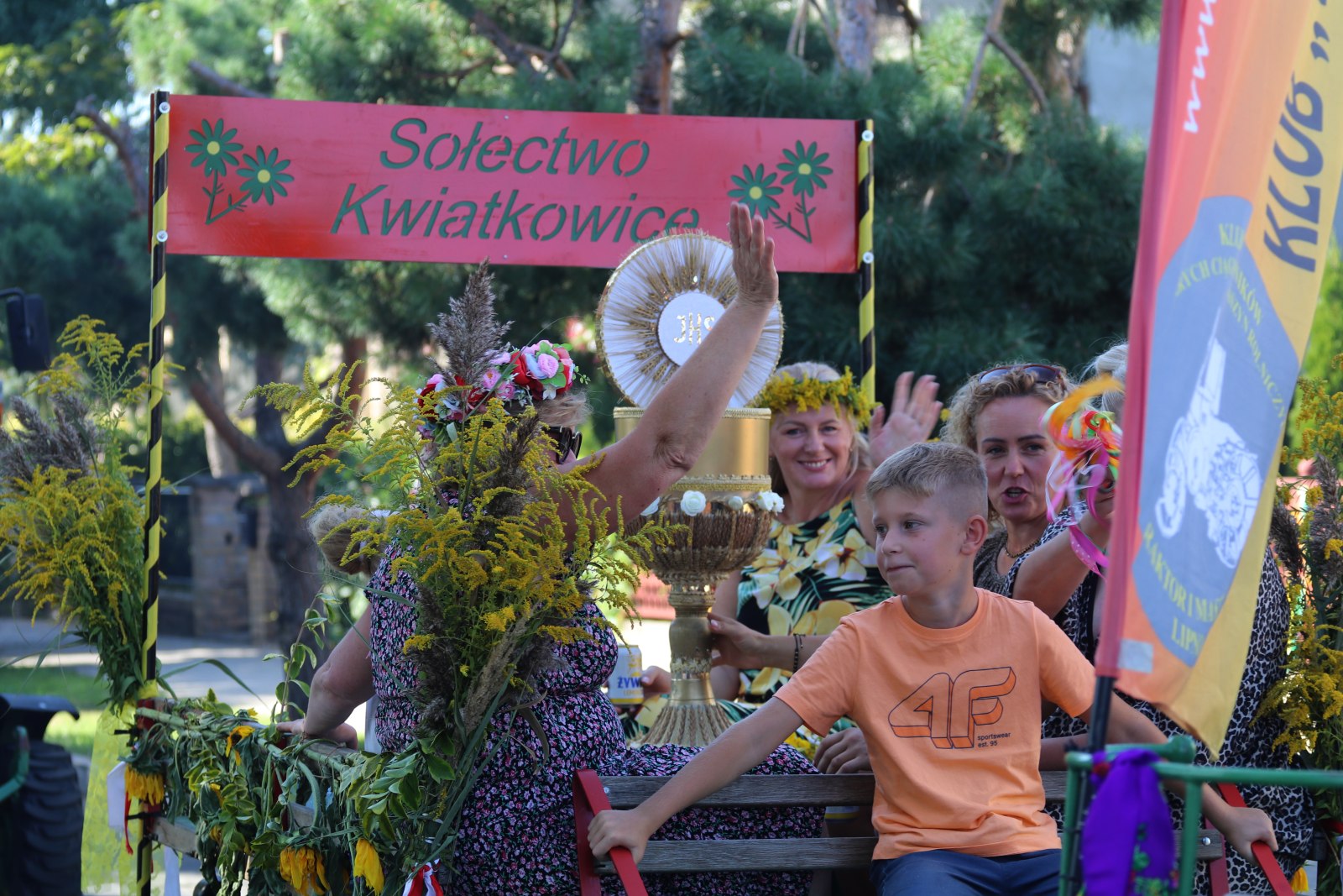 Mieszkańcy gminy Prochowice bawią się na dożynkach gminnych