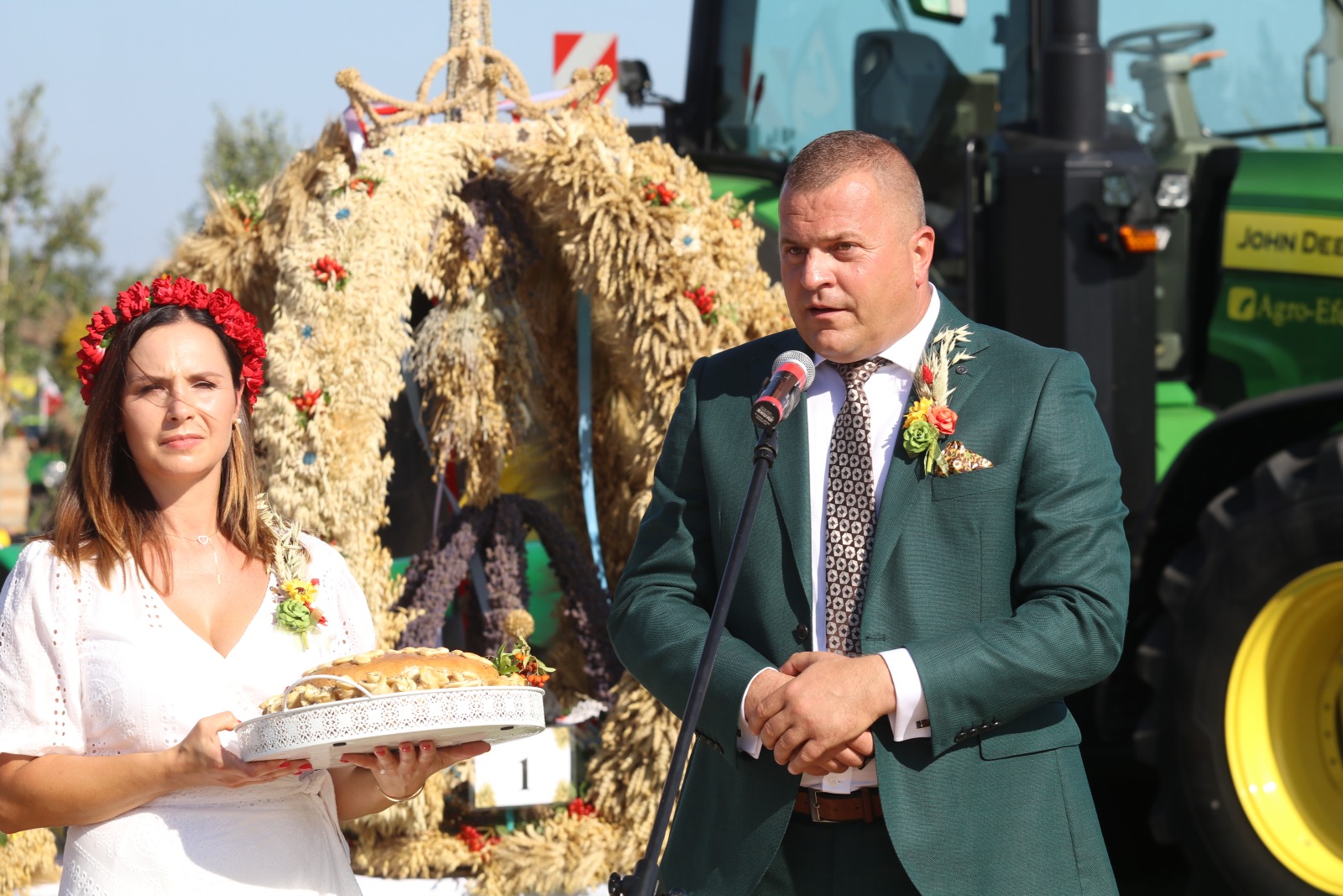 Mieszkańcy gminy Prochowice bawią się na dożynkach gminnych