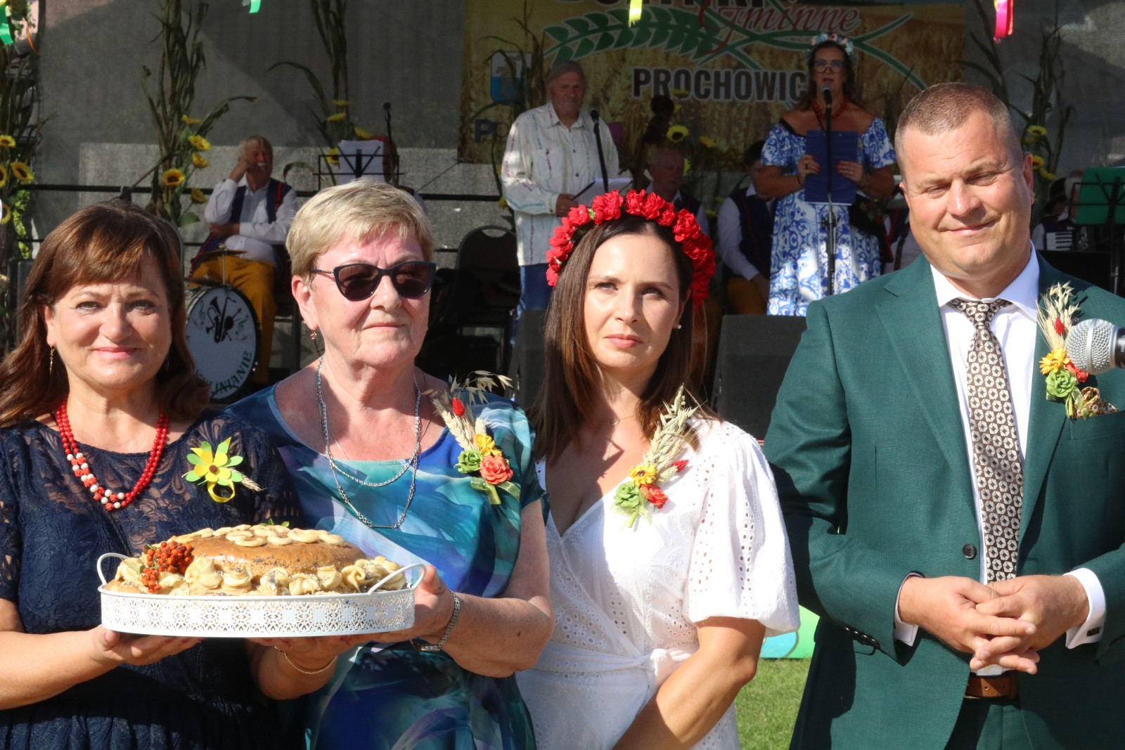 Mieszkańcy gminy Prochowice bawią się na dożynkach gminnych