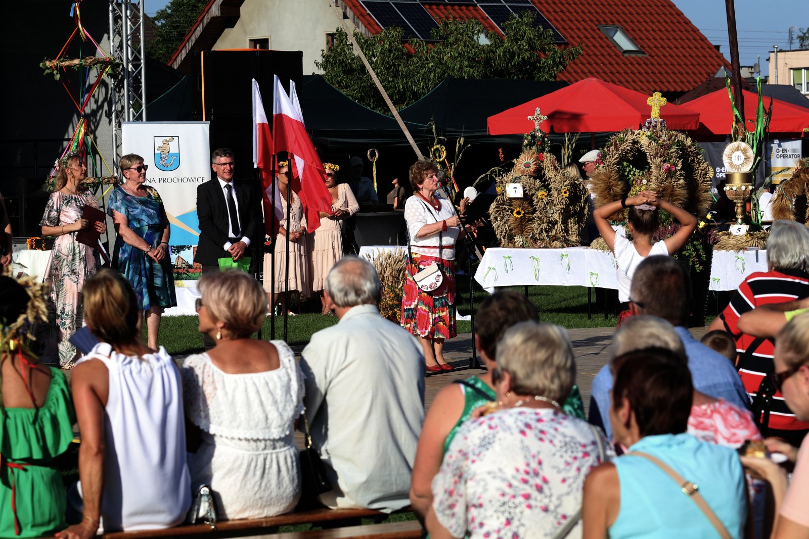 Mieszkańcy gminy Prochowice bawią się na dożynkach gminnych