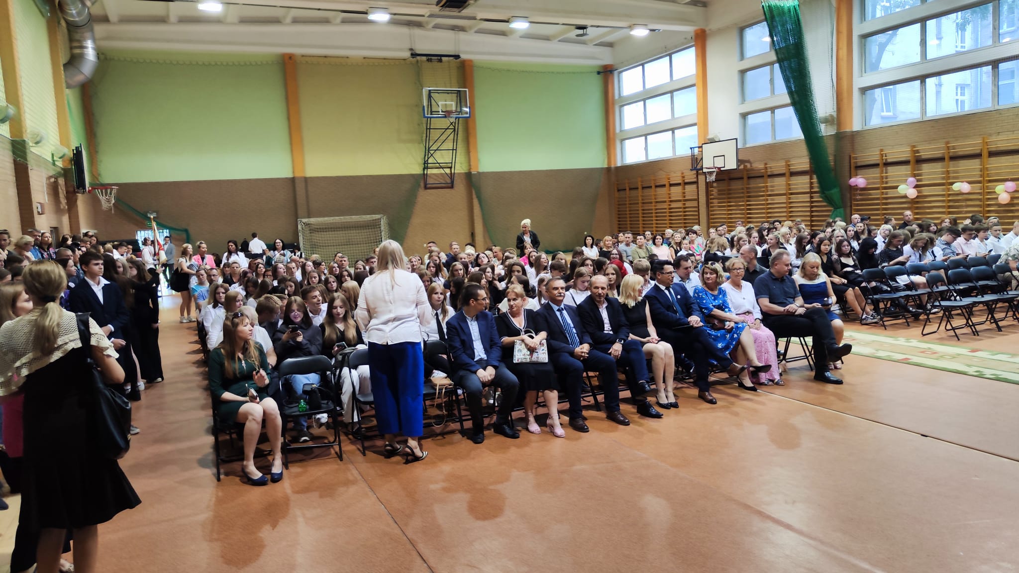 Ślubowanie uczniów klas pierwszych w V Liceum Ogólnokształcącym