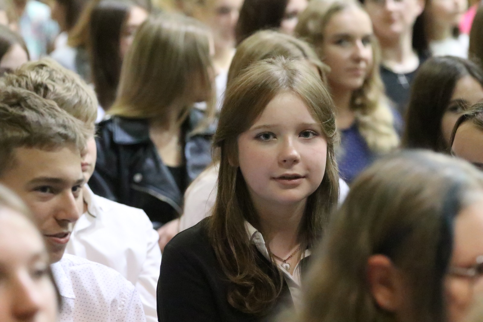 Ślubowanie uczniów klas pierwszych w V Liceum Ogólnokształcącym