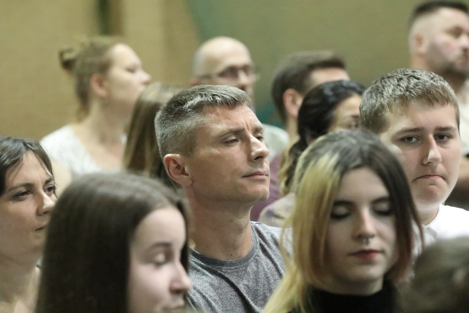 Ślubowanie uczniów klas pierwszych w V Liceum Ogólnokształcącym