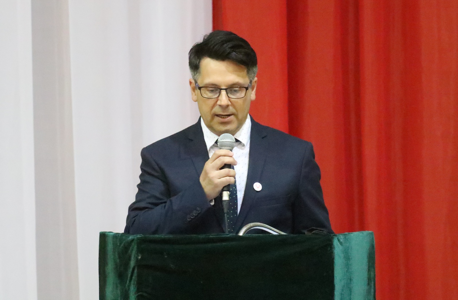 Ślubowanie uczniów klas pierwszych w V Liceum Ogólnokształcącym