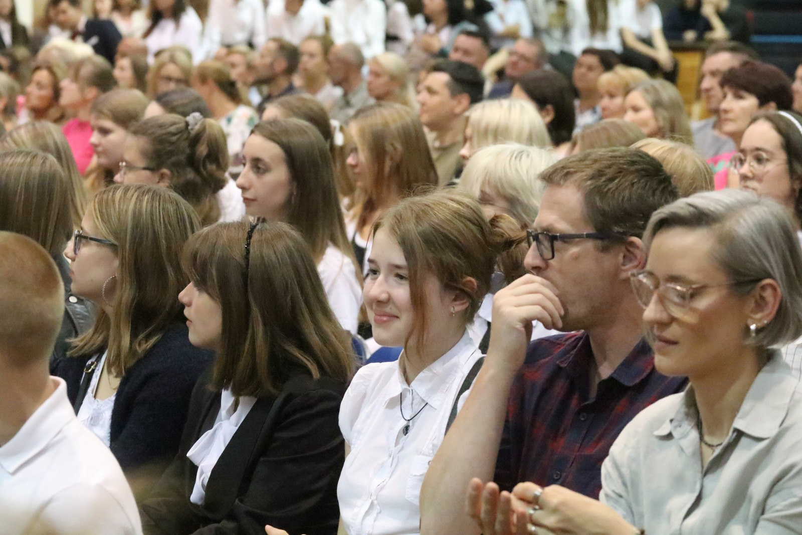 Ślubowanie uczniów klas pierwszych w V Liceum Ogólnokształcącym