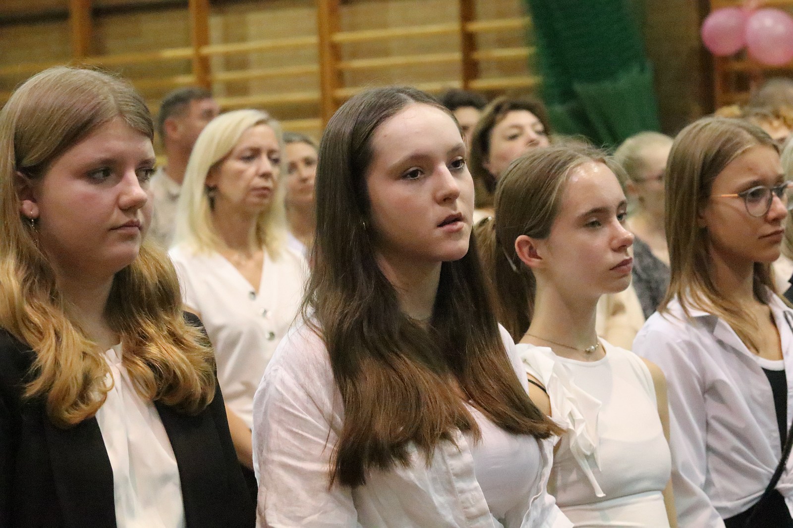 Ślubowanie uczniów klas pierwszych w V Liceum Ogólnokształcącym