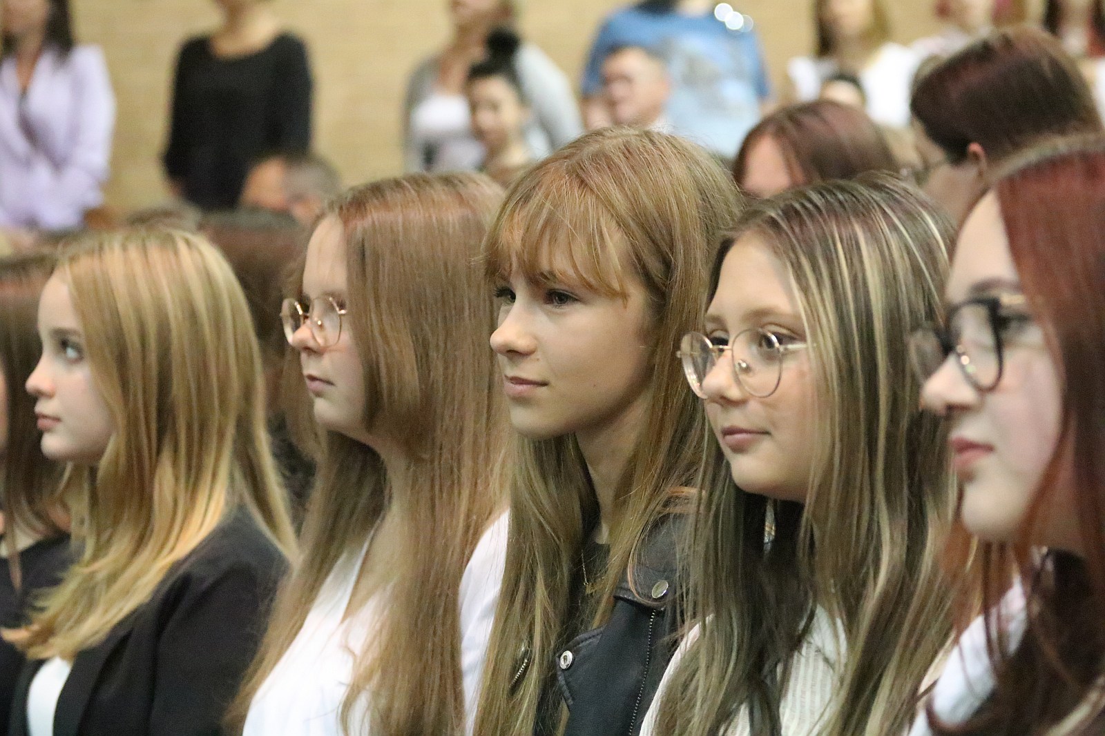 Ślubowanie uczniów klas pierwszych w V Liceum Ogólnokształcącym