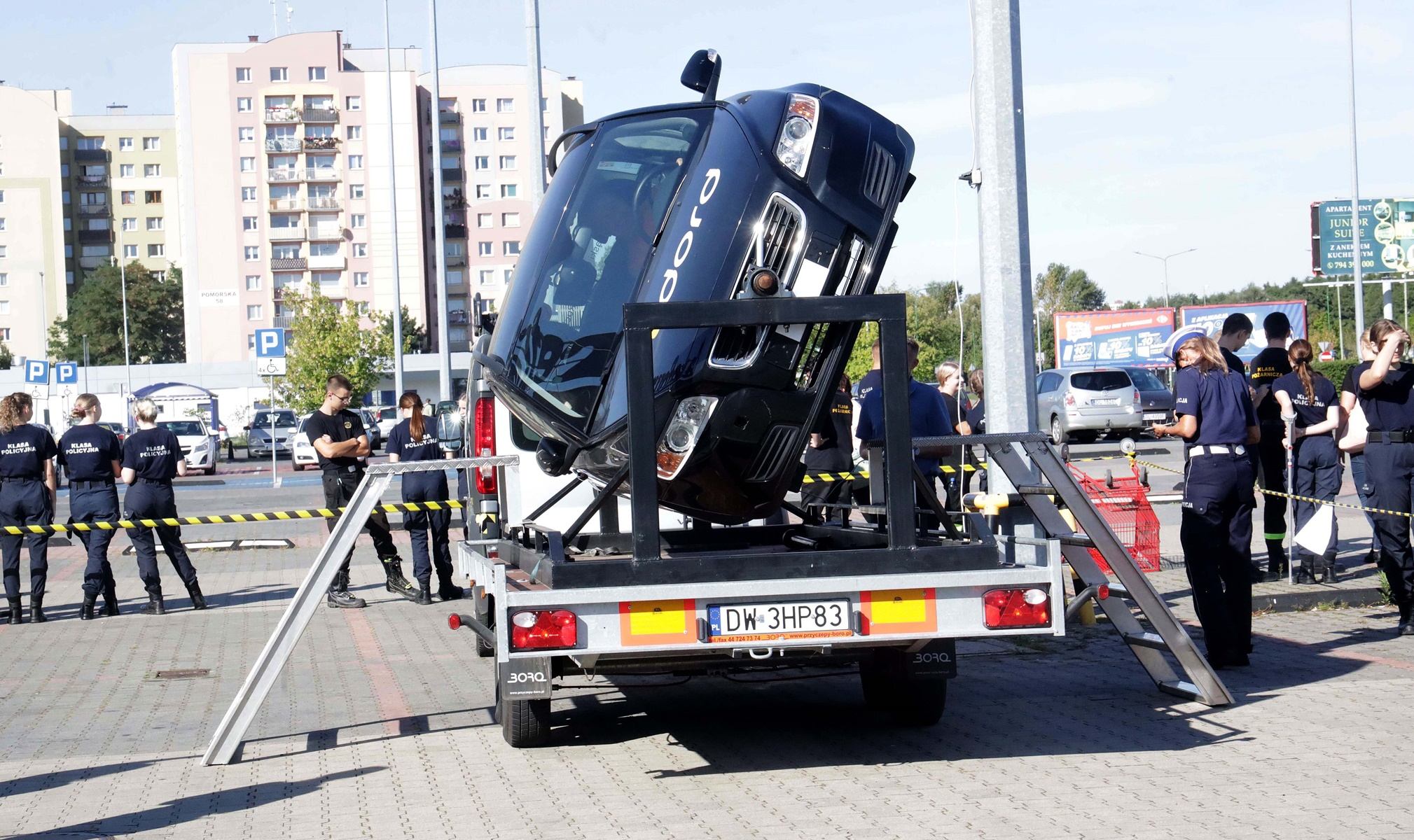 Symulator dachowania na parkingu marketu na Piekarach