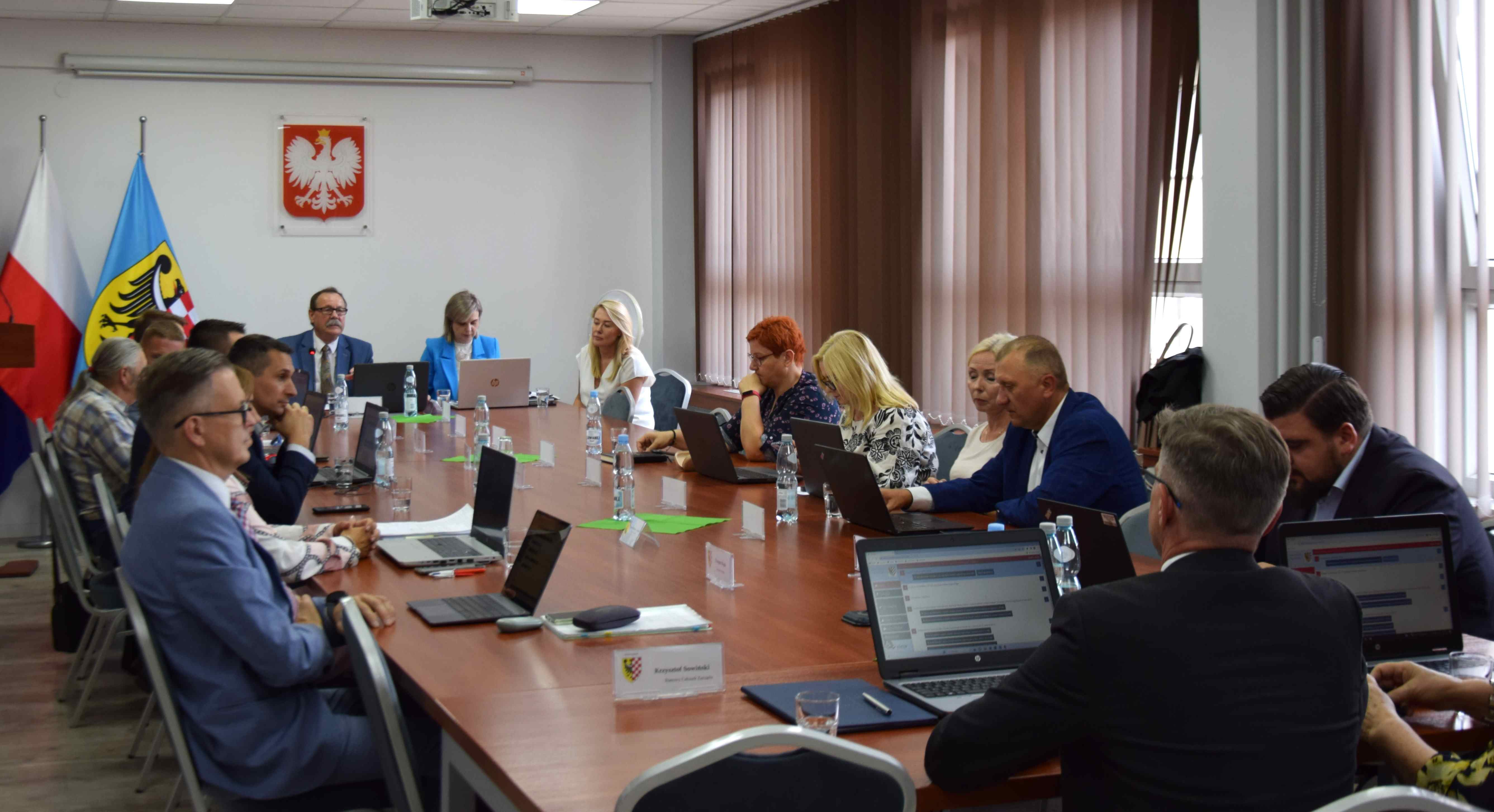Radni powiatowi obradowali na wrześniowej sesji