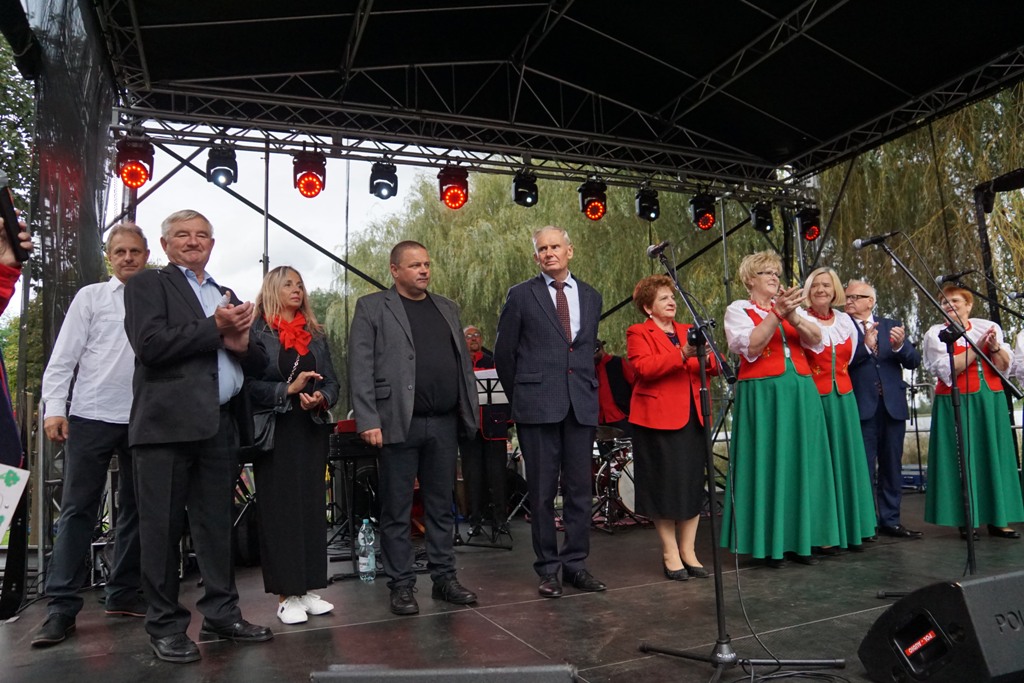 VIII Kunicka Folk-Biesiada. Wystąpiło dziewięć zespołów