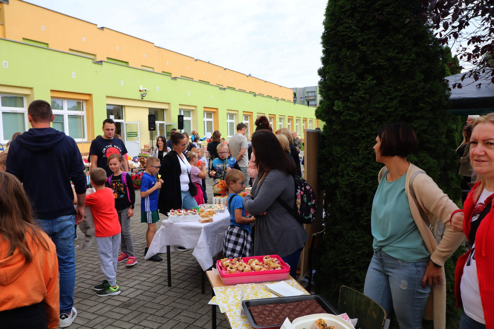 Piknik rodzinny w szkole integracyjnej na Piekarach
