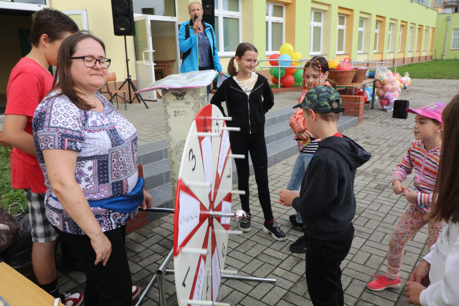 Piknik rodzinny w szkole integracyjnej na Piekarach