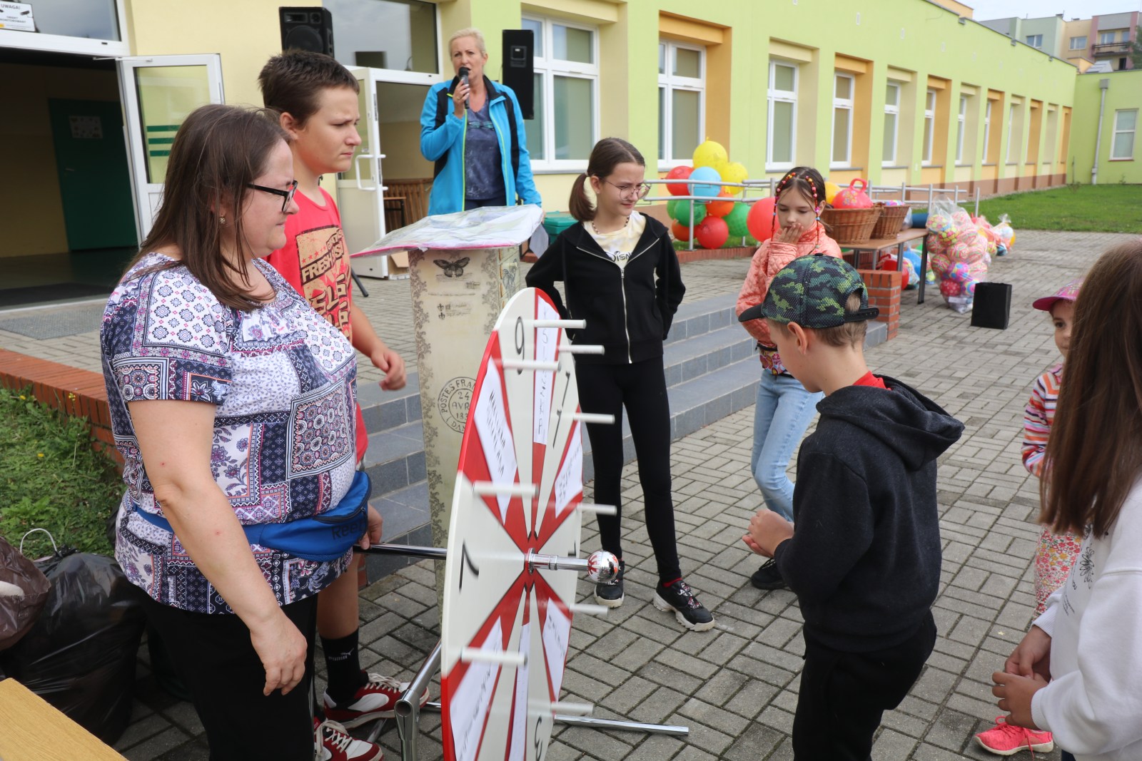 Piknik rodzinny w szkole integracyjnej na Piekarach