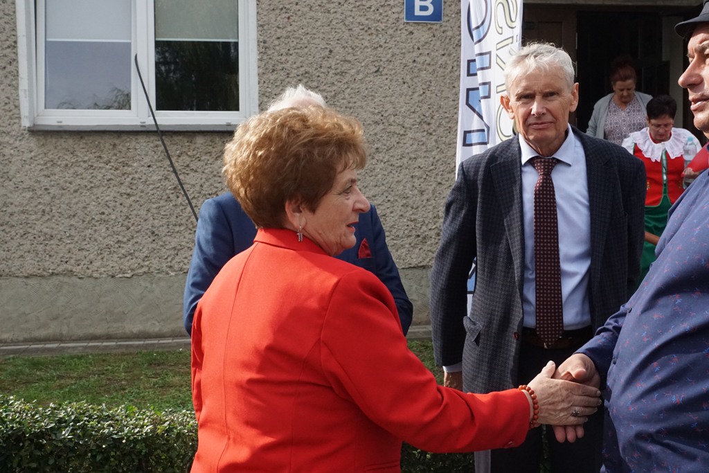 Barwny korowód rozpoczął VIII Kunicką Folk-Biesiadę