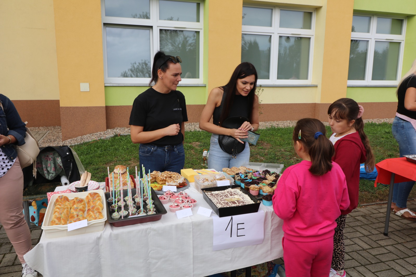 Piknik rodzinny w szkole integracyjnej na Piekarach