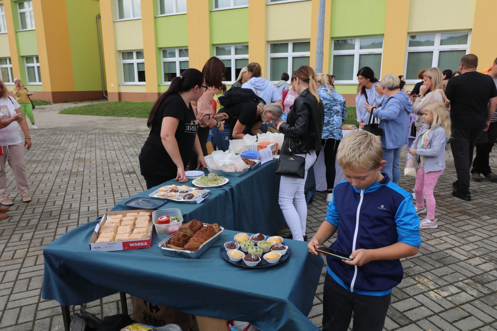Piknik rodzinny w szkole integracyjnej na Piekarach