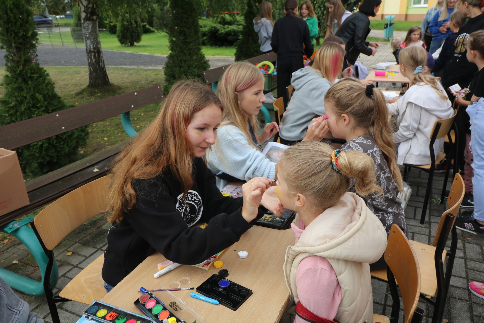 Piknik rodzinny w szkole integracyjnej na Piekarach