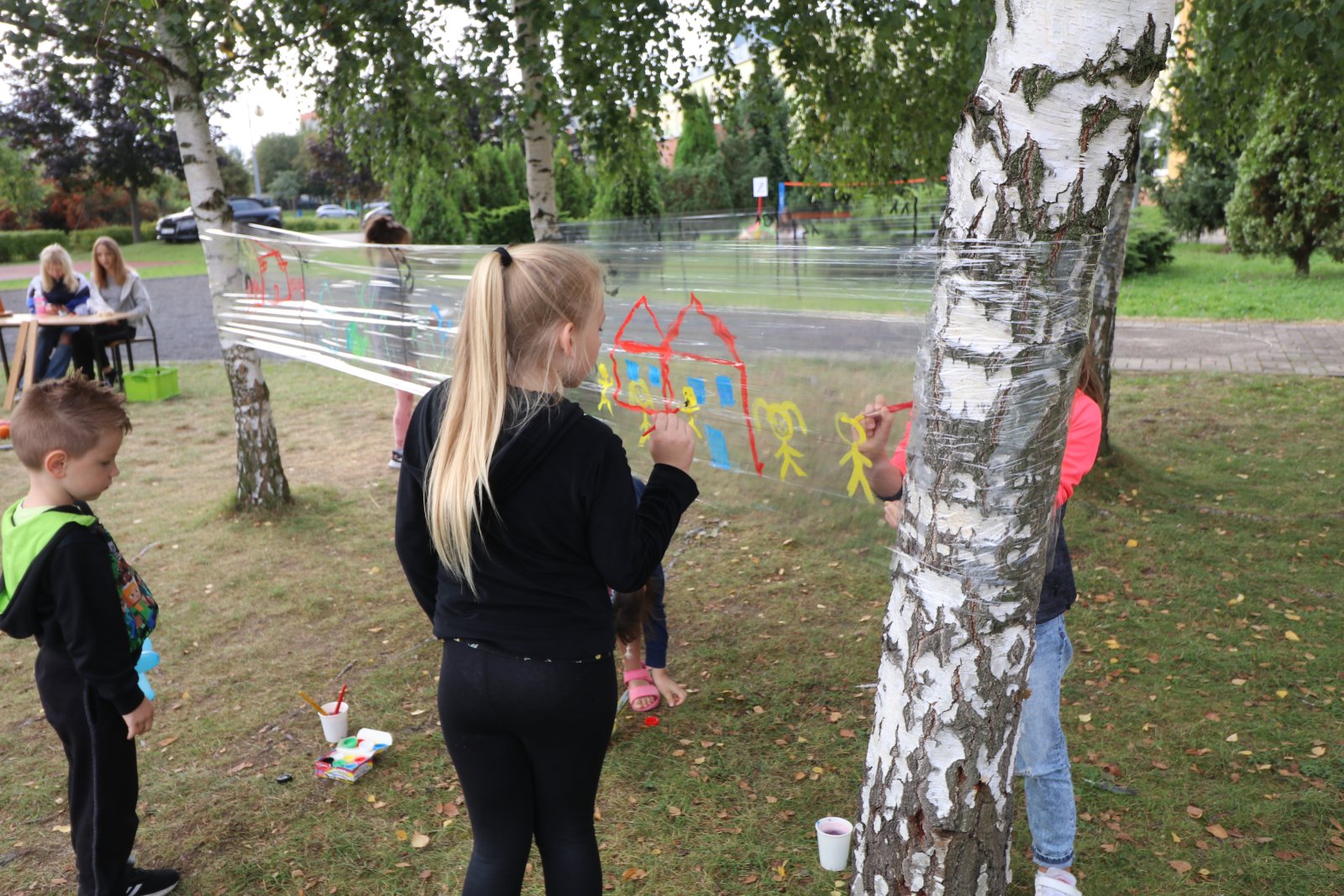 Piknik rodzinny w szkole integracyjnej na Piekarach