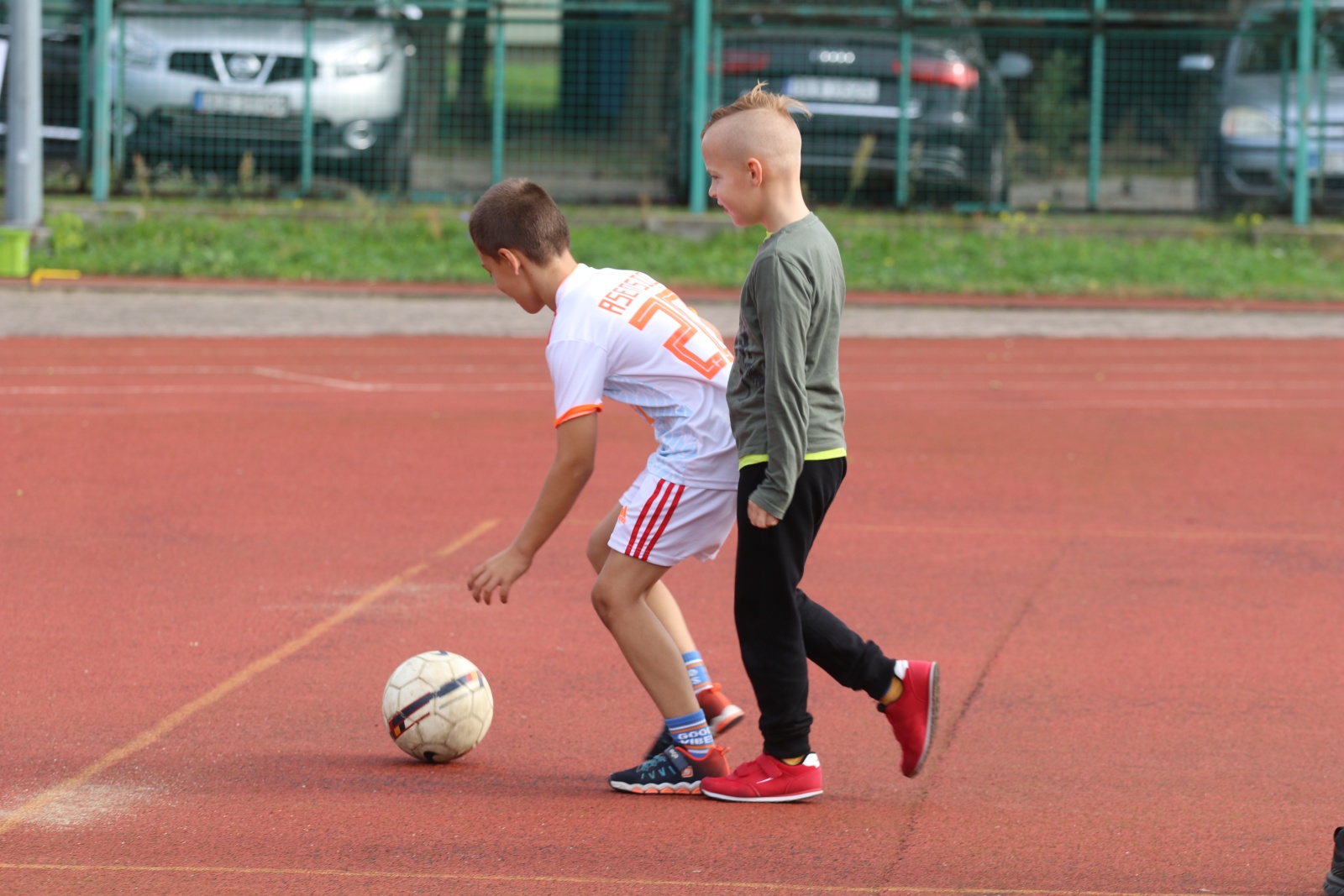 Piknik rodzinny w szkole integracyjnej na Piekarach