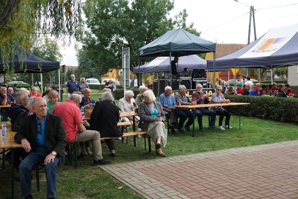 VIII Kunicka Folk-Biesiada. Wystąpiło dziewięć zespołów
