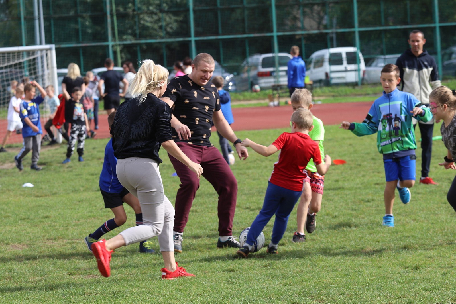 Piknik rodzinny w szkole integracyjnej na Piekarach