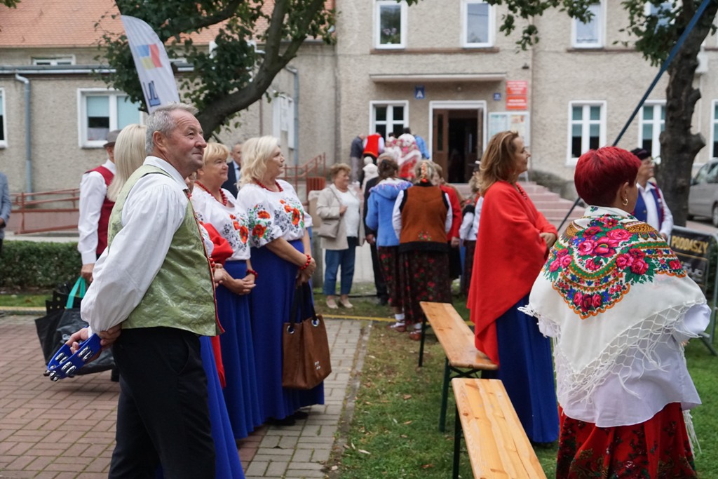 VIII Kunicka Folk-Biesiada. Wystąpiło dziewięć zespołów