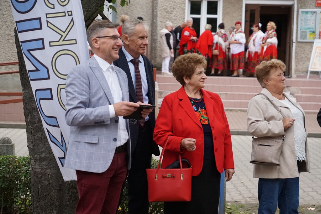 VIII Kunicka Folk-Biesiada. Wystąpiło dziewięć zespołów