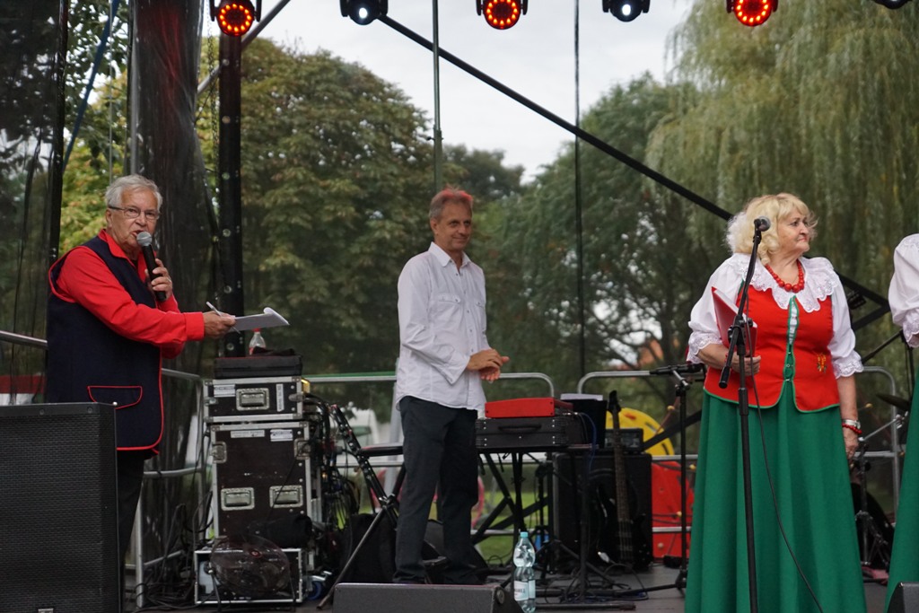 VIII Kunicka Folk-Biesiada. Wystąpiło dziewięć zespołów